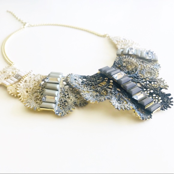 ⭐️ HOST PICK ⭐️ Lace/filigree design necklace - Picture 3 of 8